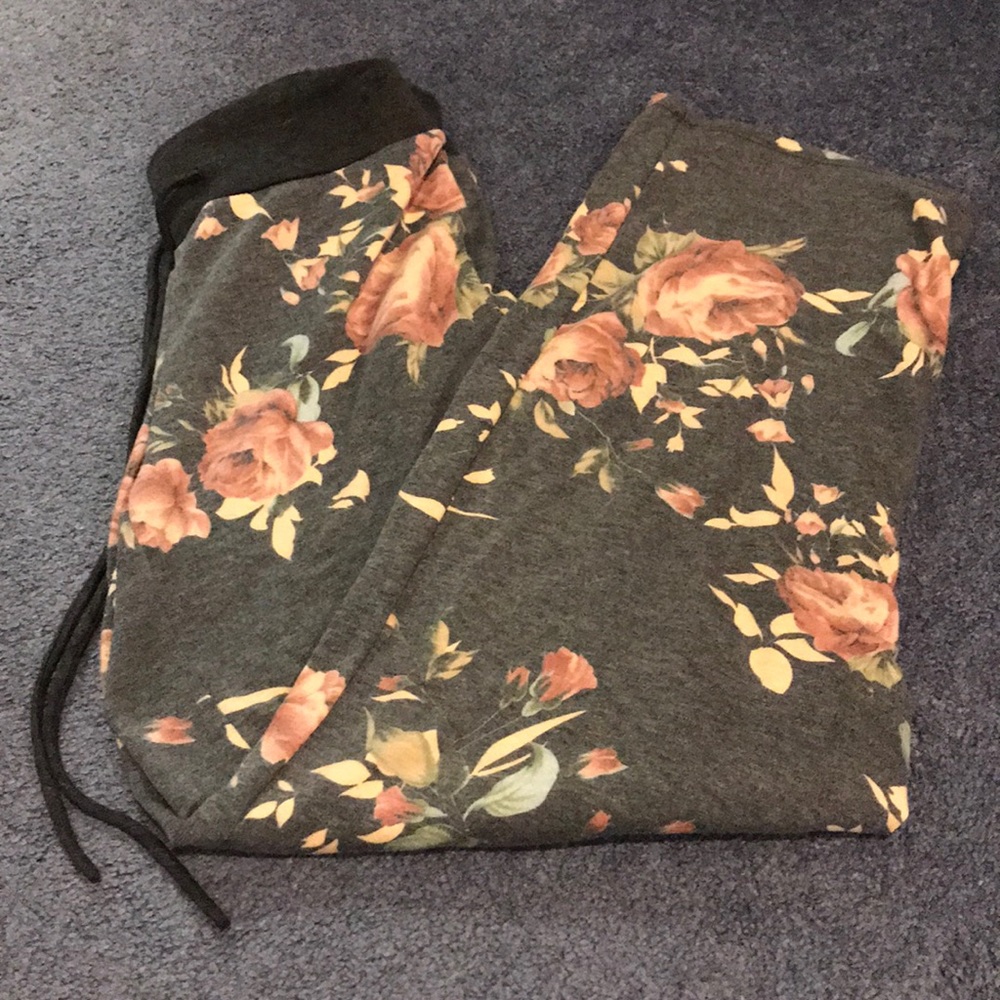 Floral thin sweatpants size L mon Ami